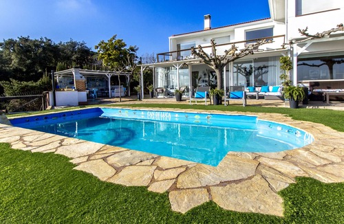 Malgrat de Mar Villa | Stunning sea views – just 2km to town and beach!