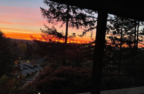 Central Oregon House | Stunning Views, 2 BR 2 BA Convenient to UO, Autzen and The Springs
