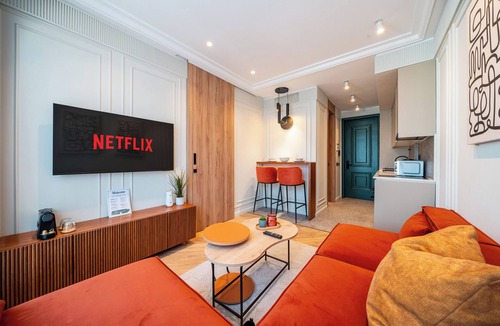 Racine Apartment | Stylish Apartment in Casablanca Hyper Centre with Rooftop & Gym