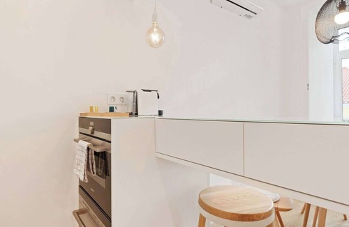 Belem Apartment | Stylish One BDR APT in Historic Belém