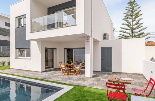 Charneca de Caparica e Sobreda Ski Chalet | Summer house with pool & garden, 5m ride to Caparica beach