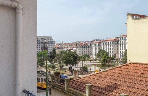 Mouraria Apartment | Sunny 4BR · Terrace · A/C · Near Tram 28