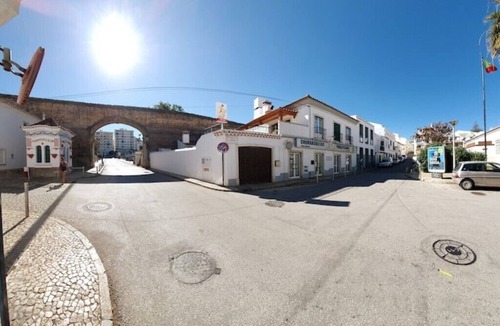 Albardeira Apartment | Sunny apartment with pool+balcony 10 minutes to Meia praia