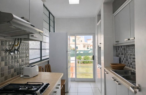 Gale Apartment | T2 1º vista mar Galé, wifi, a/c, piscina, para a p