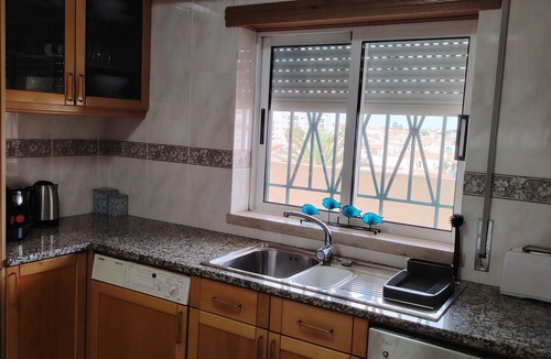 Castelo Apartment | T2 Galé Mar Retreat - Beach Apartment with Sea View, Wi-Fi, and Air Conditioning