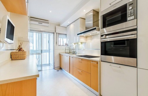 Lumiar Apartment | Telheiras Classic Retreat