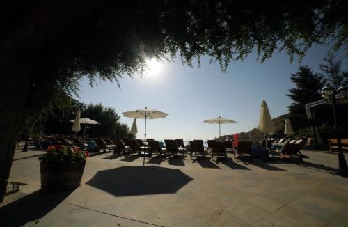 Kfardebian Hotel | Terrebrune Hotel
