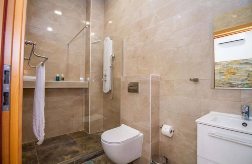 Alicante Apartment | The City Canvas: Chic Alicante Apt, for max 4 people
