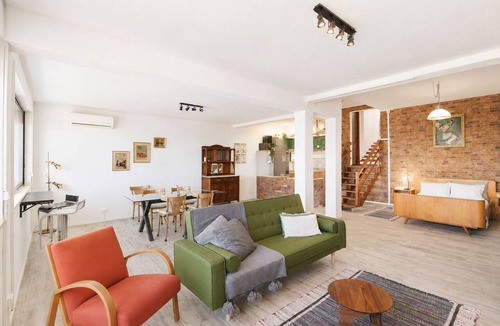 Cacilhas Apartment | The River Studio | Super Spacious, Wide Estuary Views & Walk to Lisbon Ferry