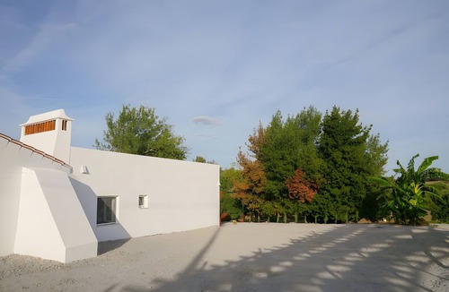 Elvas Villa | Tiny Home Casa da Janeca with Shared Pool, Wi-Fi and Air Conditioning