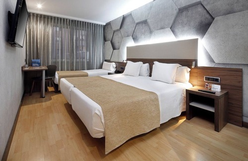 Gothic Quarter Hotel | Triple Room Child | Montblanc | Gothic Quarter | Pool Access