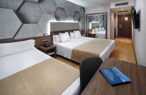 Gothic Quarter Hotel | Triple Room Child | Montblanc | Gothic Quarter | Pool Access