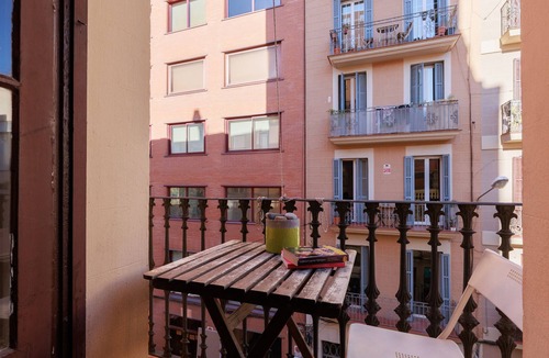 Sant Gervasi Apartment | TURO PARK, lovely apartment with balcony