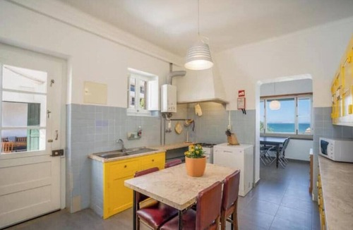 Ameijeira Apartment | Unique beachfront apartment with a balcony and ocean views