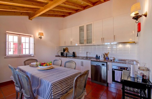 Moncarapacho e Fuseta House | Vacation Home 'Villa Oliva AL - T4' with Mountain Views, Pool, Sunny Terrace, Wi-Fi & A/C