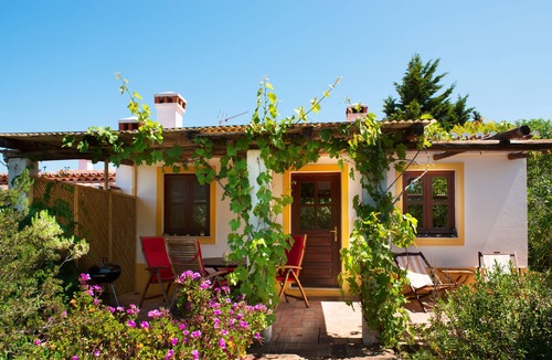 Abris House | Vale do Guizo Casa Sul, comfortable home in the countryside, close to the sea