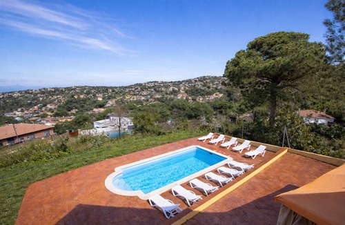 Lloret Blau Villa | Views, Aircon and large pool in Lloret de Mar!