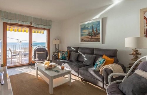 Vilanova I la Geltru Apartment | vilanovaapartments. Wonderful flat, spectacular view in front of the sea!