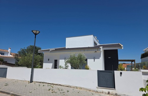 Carvalhal House | VILLA 4 SUITS +1, WALKING DISTANCE FROM THE BEACH, SWIMMING POOL, AC, PARKING