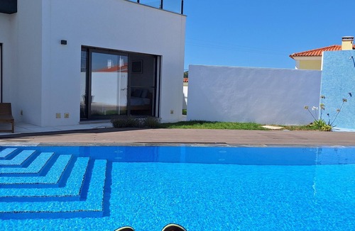 Salir do Porto Villa | Villa Agapanthus, a comfortable 4 bedroom home by the sea.