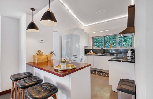 Quarteira Villa | Villa 'Bento Box Family Hub Fitness' with Sea View, Wi-Fi and Air Conditioning