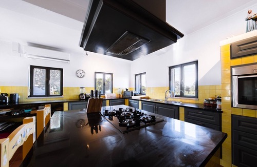 Palmela Villa | Villa Cajados Grande | Setúbal | Charming | Sleeps 12 | Private Pool | Spacious.