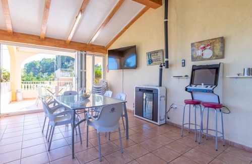 Callosa d' En Sarria Villa | Villa "Casa Rural Altaret" with Sea View, Pool, Garden & Wi-Fi