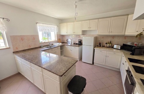 Salema Villa | Villa dame de Salema with magnificent ocean view and heated pool