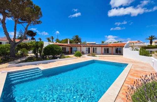 Salema Villa | Villa dame de Salema with magnificent ocean view and heated pool
