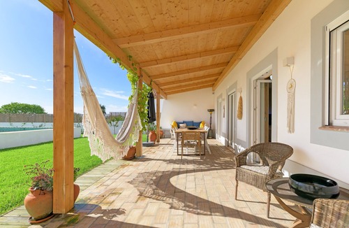 Melides Villa | Villa 'Do Medronheiro' with Private Pool, Rooftop Terrace, and Wi-Fi