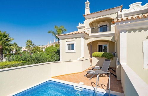 Vale Formoso Villa | Villa Ginger is a luxury four bedroom villa located in the Crest in the Algarve. The Crest is a luxury resort located just outside Almancil.