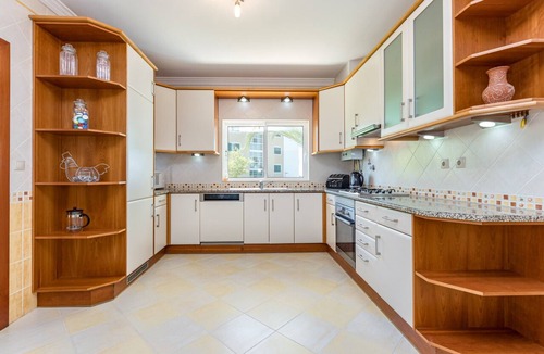 Correeira Villa | Villa Kelisia - A spacious 4 bedroom, 5 bathroom villa with private pool