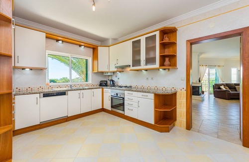 Correeira Villa | Villa Kelisia - A spacious 4 bedroom, 5 bathroom villa with private pool