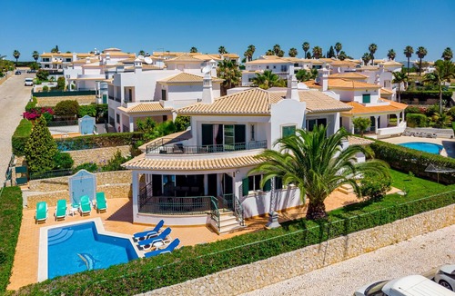 Correeira Villa | Villa Kelisia - A spacious 4 bedroom, 5 bathroom villa with private pool