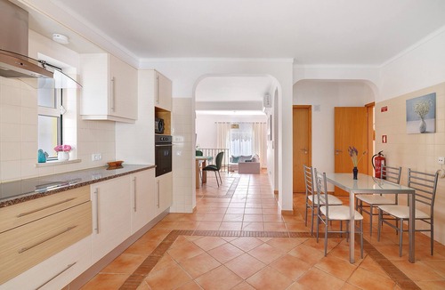 Quelfes Villa | Villa 'Modern in Olhao' with Mountain View, Wi-Fi and Air Conditioning