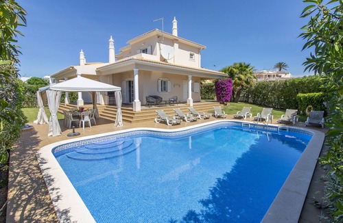 Montechoro Villa | Villa Tulipa | 4 Bedrooms | Private Swimming Pool | Albufeira