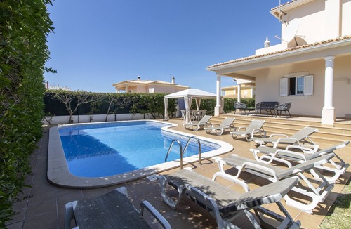 Montechoro Villa | Villa Tulipa | 4 Bedrooms | Private Swimming Pool | Albufeira