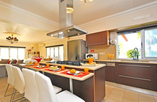 Montechoro Villa | Villa w/BBQ and Pool in Albufeira