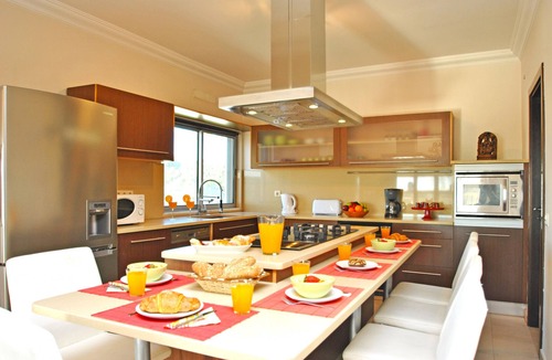 Montechoro Villa | Villa w/BBQ and Pool in Albufeira