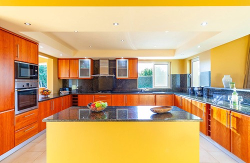 Estombar Villa | Villa w/Heatable Pool & Built-in Jacuzzi