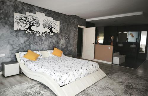 Vallromanes Villa | Villa with private pool in Vallromanes - Next to Golf Club, 25 min from Barcelona, 10 min from the Beach