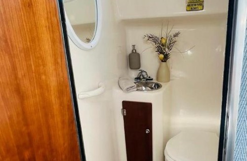 Parque das Nacoes Boat Rental | VINA BOAT - Unique Stay in Lisbon Marina