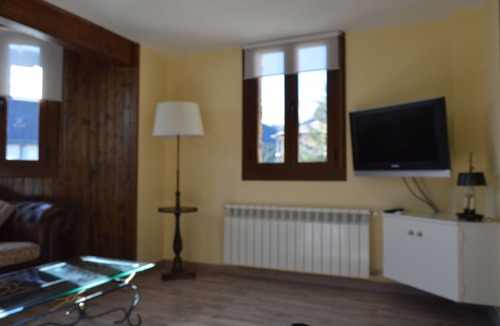 La Molina Ski Chalet | Walking distance to the ski slopes ideal for families and dogs