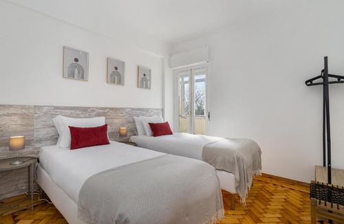 Alges Apartment | WHome Peaceful Algés Family Home away from City Noise