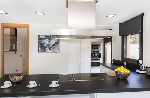 Olot House | Wonderful private villa for 7 people with private pool, WIFI, A/C, TV and patio