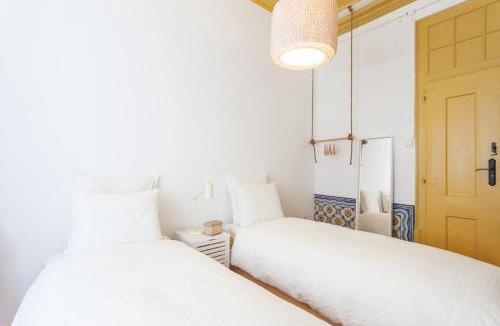 Sacramento Apartment | Yellow Tiles in City Center