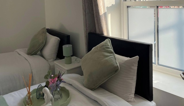 10 Bed Flat - Sleeps 20 - Pets - Parking - Wifi in Edenderry