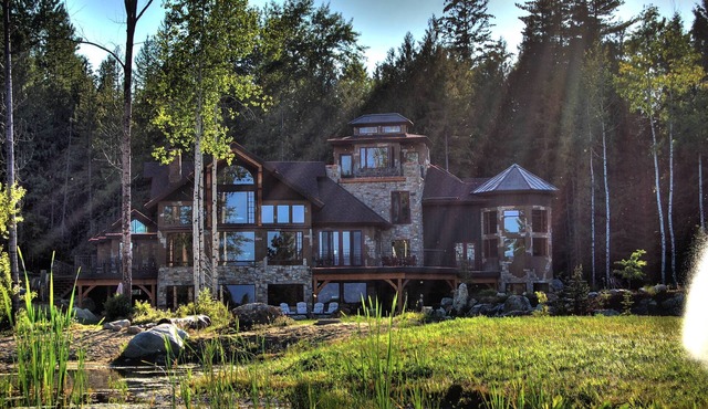 18-acre Italian-Style Mountain Villa: Talus Rock Retreat in Sandpoint, Idaho in Sandpoint