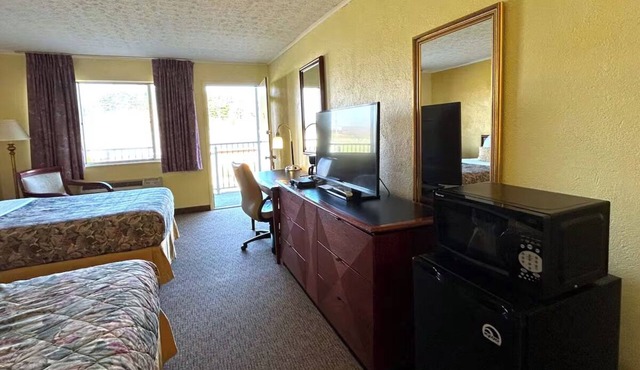 2 Comfortable Units | Explorer-Friendly Stay | Scenic Forest & State Park Trails in Hocking County