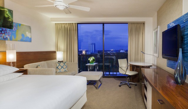 2 Connecting Suites at a 4⭐️ Hotel in Orlando